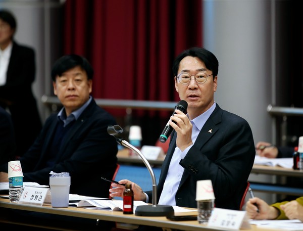 ▲ 정명근 화성시장이 농축수산분야 현안 간담회를 주재하고 있다.