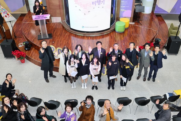▲ 도성훈 인천광역시교육감, 2024 동부 독서교육 나눔 한마당 참석 기념사진.