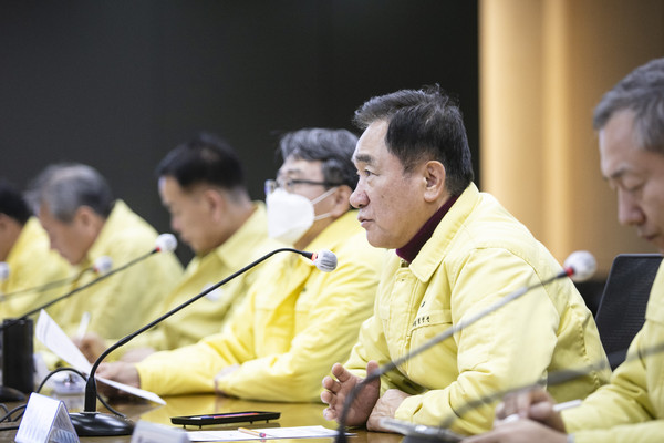 ▲ 정장선 평택시장이 긴급간부회의를 주재하고 있다.