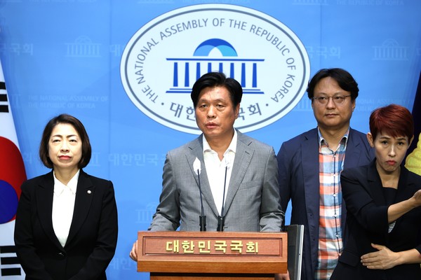 ▲ 더불어민주당 조승래(대전 유성구갑), 황정아(〃유성구을) 의원. /뉴시스