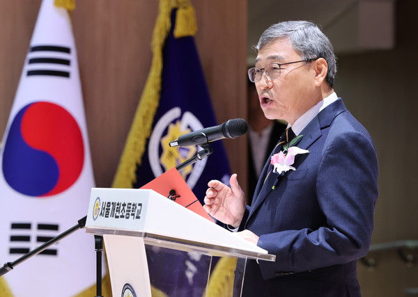 ▲ 정근식 서울시교육감이 지난 5일 오전 서울 강남구 서울개현초등학교 개교식에 참석해 축사를 하고 있다. /뉴시스