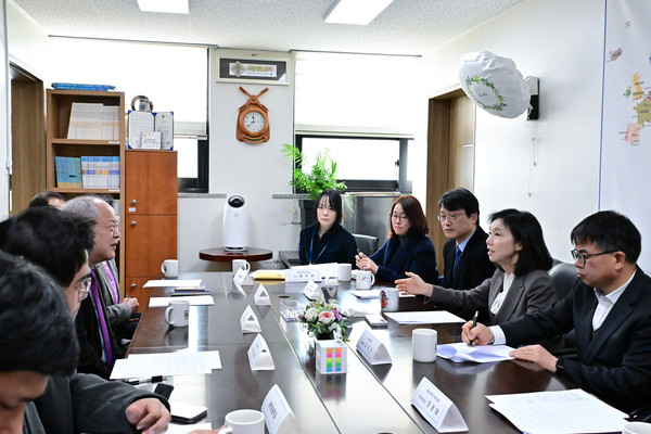 ▲ 재한몽골학교 관계자들과 간담회 중인 최호정 의장.