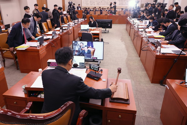 ▲ 법사위 개의 선언하는 정청래 위원장. /뉴시스