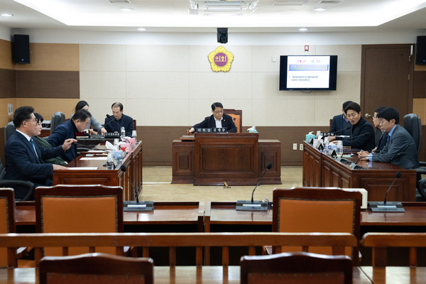▲ 인천시의회 건교위 계산종합의료단지 도시개발사업관련 소위원회 개최 모습.
