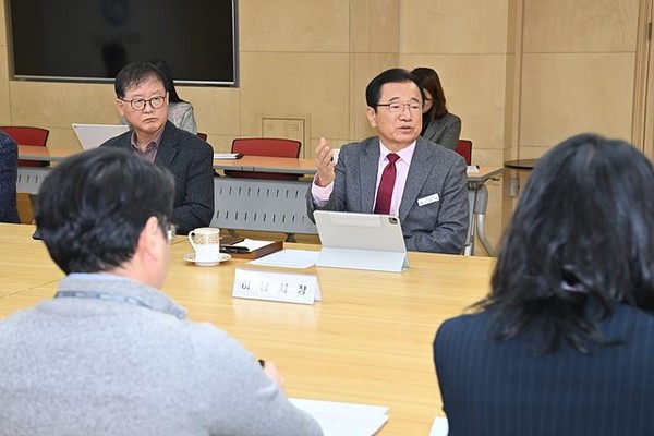 ▲ ‘2025년 주요업무계획 보고회’에서 이현재 시장이 발언하고 있다.