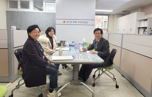 ▲ 문형근 의원, 비산2동 동V터전 활성화 관련 면담 실시 모습.