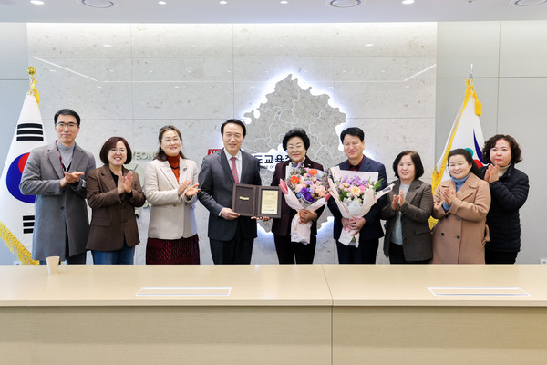 ▲ 김경희 이천시장 2024년 경기교육대상 교육협력분야 표창 수상 모습.