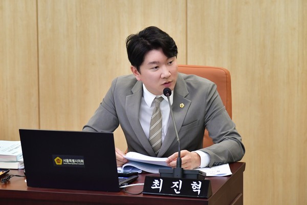 ▲ 질의하는 최진혁 의원.