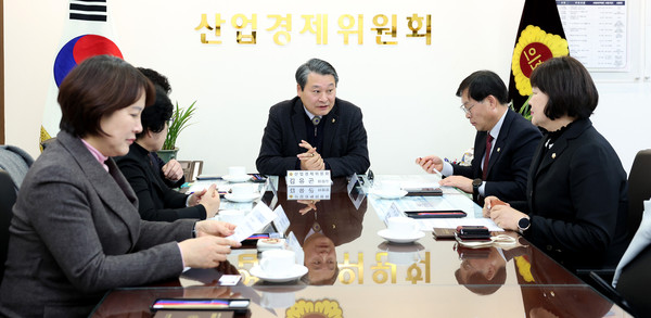 ▲ 지역상품우선구매 관련 군구 의장단 차담회.