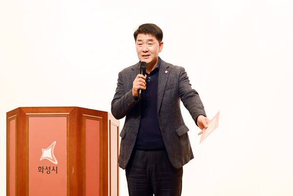 ▲ 축사 진행 중인 배정수 의장.