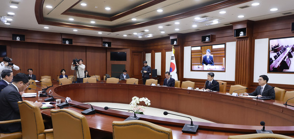 ▲ 이주호 사회부총리 겸 교육부 장관이 지난달 25일 오전 서울 종로구 정부서울청사에서 열린 제9차 사회관계장관회의에 참석해 발언하고 있는 모습. /뉴시스