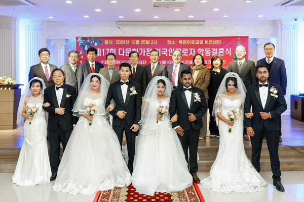 ▲ 제17회 다문화가정·외국인근로자 합동결혼식 축하 방문 모습.