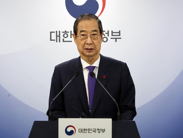▲ 한덕수 대통령 권한대행 국무총리가 대국민담화를 전하고 있다. /뉴시스