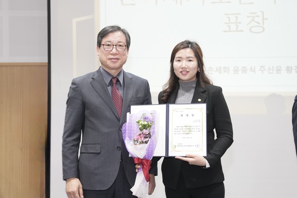 ▲ 한국재가노인복지협회장 표창 수상 기념촬영 모습.