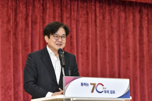 ▲ 김병수 김포시장이 2025년 시무식에서 인사말을 하고 있다.