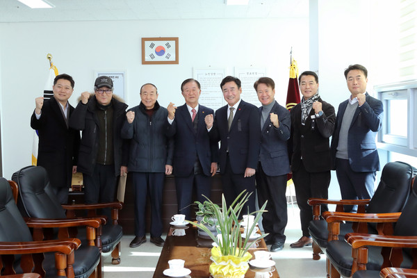 ▲ 대한노인회 이천시지회 방문 기념사진.