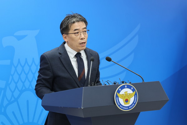 ▲ 백동흠 경찰청 국가수사본부 비상계엄 특별수사단 부단장이 6일 오후 서울 서대문구 경찰청 브리핑룸에서 브리핑을 하고 있다. /뉴시스