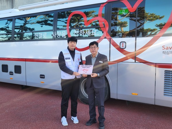 ▲ 안성시시설관리공단, 사랑의 헌혈증서 기증식.