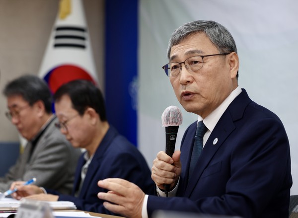 ▲ 신년 기자회견하는 정근식 교육감. /뉴시스