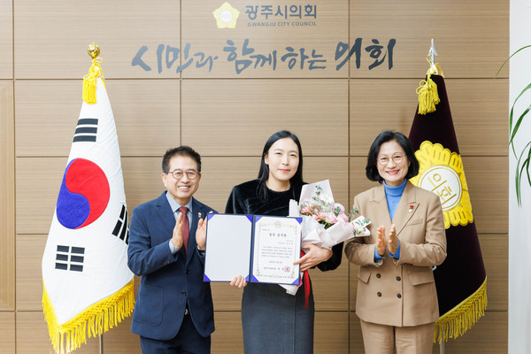 ▲ 박근혜 팀장(가운데)과 주임록 의원(오른쪽).