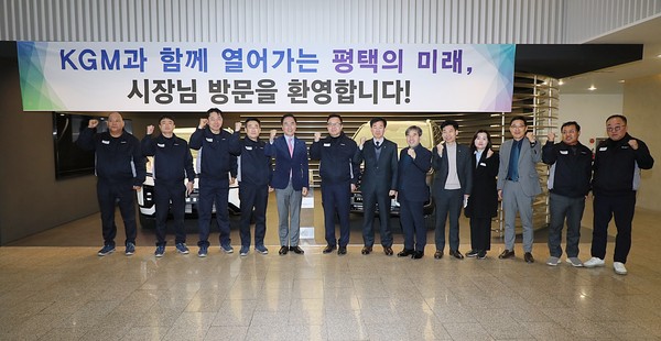▲ 정장선 평택시장 KG모빌리티 방문 모습.
