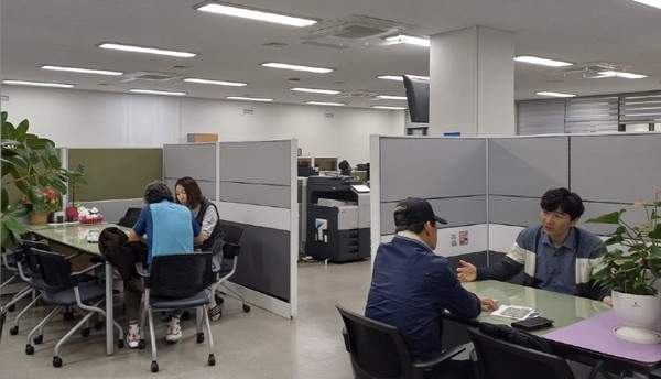 ▲ 파주시 기초연금 신청 조사 실시 모습.
