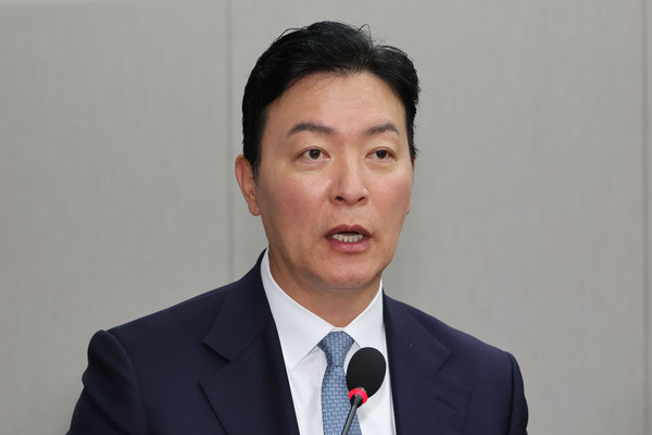 ▲ 김성훈 대통령 경호처 차장이 지난해 11월 1일 서울 여의도 국회에서 열린 운영위원회의 대통령비서실, 국가안보실, 대통령경호처 국정감사에서 업무보고를 하고 있다. /뉴시스