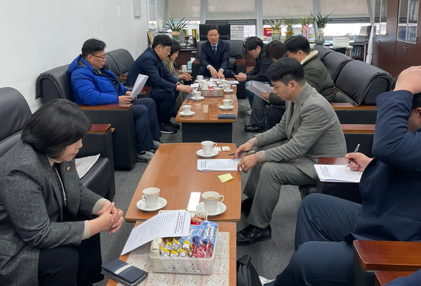 ▲ 성남시의회 민주당협의회 대표단과 4개 지역위원회 사무국장 간담회.