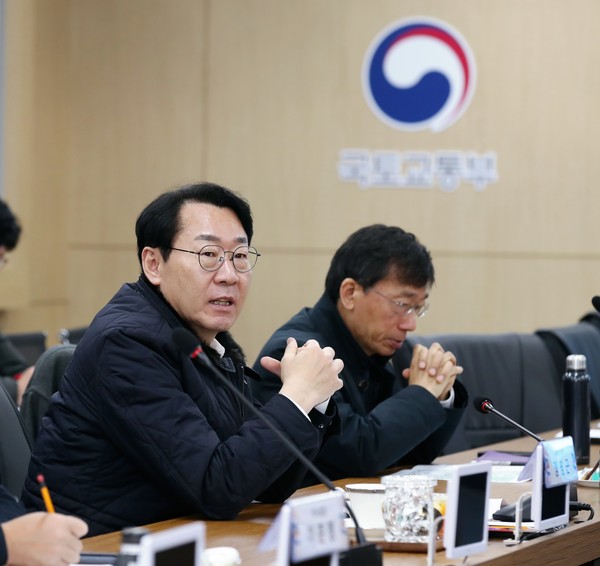 ▲ 정명근 화성특례시장이 철도사업 점검회의를 주재하고 있다.