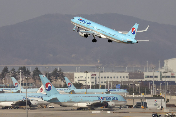 ▲ 지난해 12월 11일 인천국제공항 전망대에서 바라본 공항 계류장 내 대한항공 모습. /뉴시스