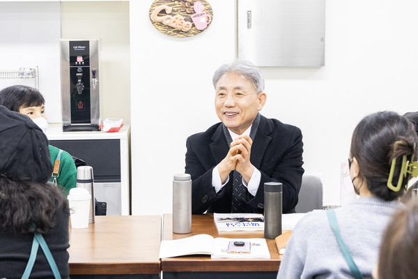 ▲ 윤환 계양구청장이 관내 여성·영유아 기관에 방문해 구민과 소통하고 있다.