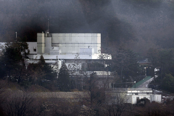 ▲ 2차 체포영장 집행을 앞둔 14일 서울 용산구 한남동 대통령 관저에 적막감이 흐르고 있다. /뉴시스