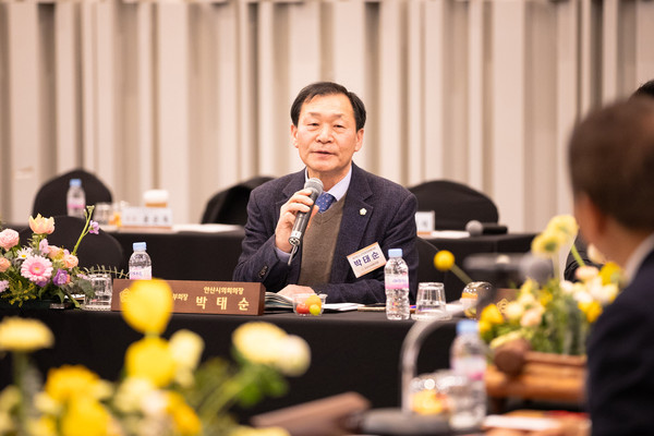▲ 14일 양평군 ‘소노휴 양평’에서 진행된 경기도시군의회의장협의회 제175차 정례회의에 참석한 안산시의회 박태순 의장의 모습.