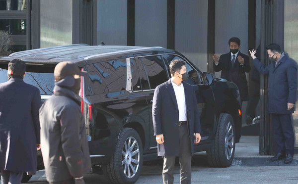 ▲ 공수처로 들어가는 윤석열 대통령. /뉴시스