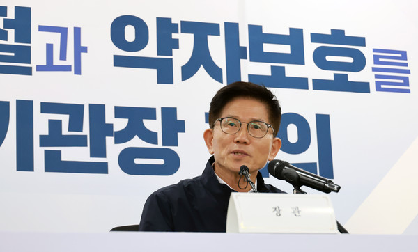 ▲ 김문수 고용노동부 장관이 지난해 9월 5일 서울 중구 서울고용노동청에서 열린 임금체불 근절과 노동약자 보호를 위한 전국 고용노동관서 기관장 회의에서 발언하고 있다. (사진= 고용노동부 제공) /뉴시스