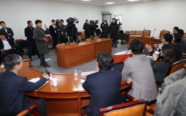 ▲ 고성 오가는 개혁신당 최고위원회의. /뉴시스