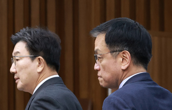▲ 권성동 원내대표와 입장하는 최상목 대통령 권한대행. /뉴시스