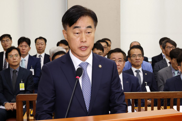 ▲ 허석곤 소방청장이 지난 7월 11일 서울 여의도 국회에서 열린 행정안전위원회 전체회의에서 업무보고를 하고 있다. /뉴시스