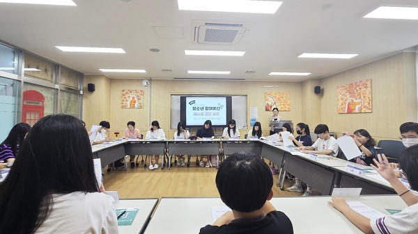 ▲ 청소년의회 심의 사진.