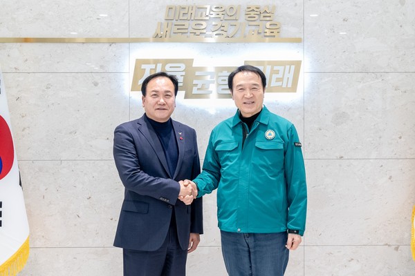 ▲ 이권재 오산시장(왼쪽)과 임태희 경기도교육감(오른쪽).