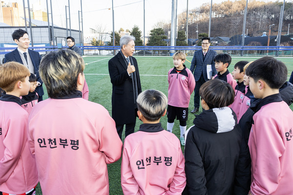 ▲ 윤환 계양구청장 계양유소년축구장 방문 모습.