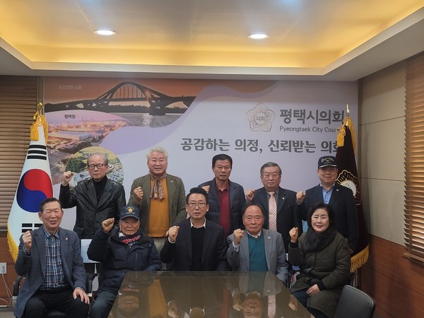 ▲ 보훈협의회와 강정구 의장 단체 촬영 모습.