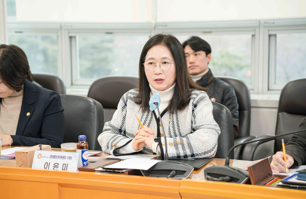 ▲ 용인시 사회적기업 활성화를 위한 간담회에서 이윤미 의원이 발언하고 있다.