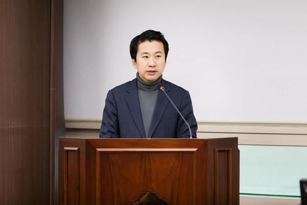 ▲ 송바우나 의원이 도시환경위원회에서 조례안에 대해 제안설명을 하고 있는 모습.