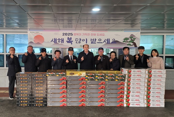 ▲ 동두천시 설맞이 보훈단체 위문 실시 모습.