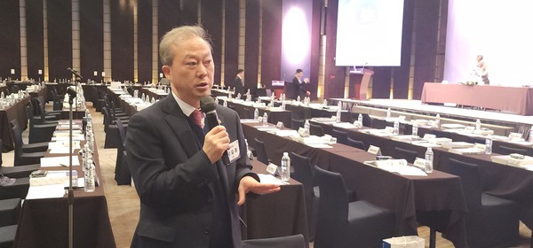 ▲ 양오봉 한국대학교육협의회 신임 회장이 22일 서울 중구 소재 웨스틴조선에서 기자들과 간담회를 하는 모습. /뉴시스