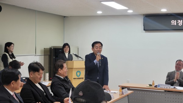 ▲ 의정부시의회 김연균의장, 경상원 의정부시 민생현장 간담회 참석 모습.