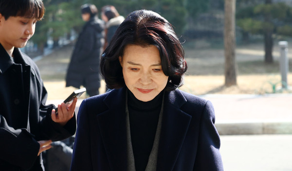 ▲ 헌법재판소에서 탄핵소추안이 기각되면서 직무에 복귀한 이진숙 방송통신위원장이 23일 경기 과천 방송통신위원회로 출근하고 있다. /뉴시스