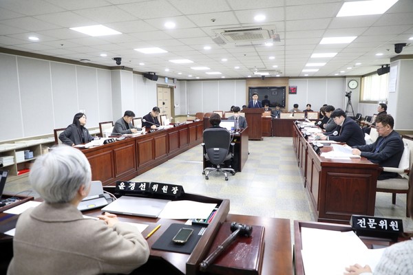 ▲ 이병진 수원도시재단 이사장 임용 후보자에 대한 인사청문회 모습.