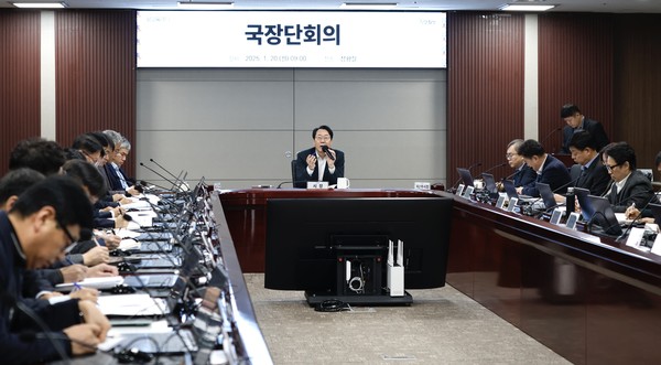 ▲ 정명근 화성특례시장이 국장단회의를 주재하고 있다.